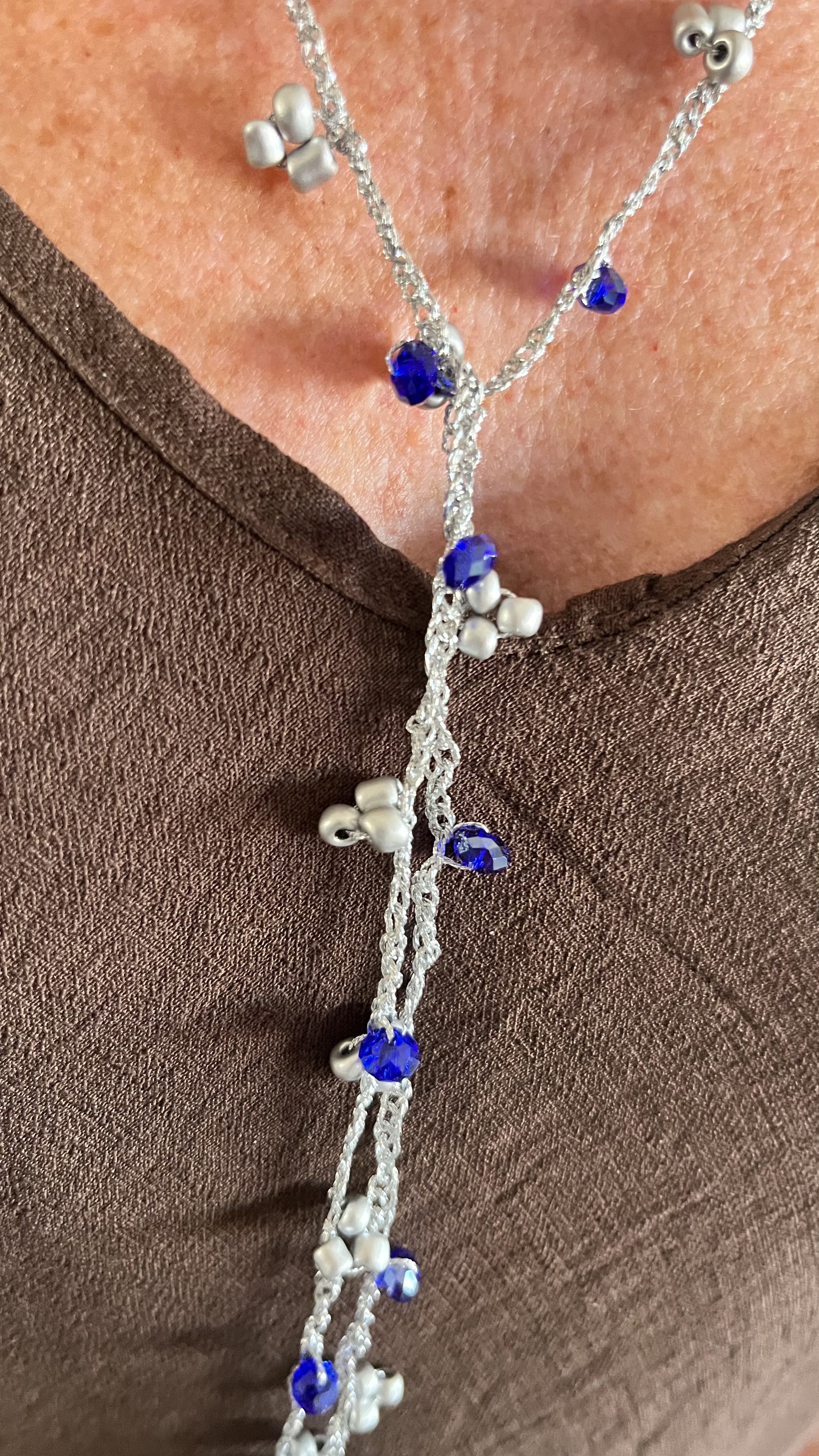 Collar Azul Perla, puesto, detalle 2