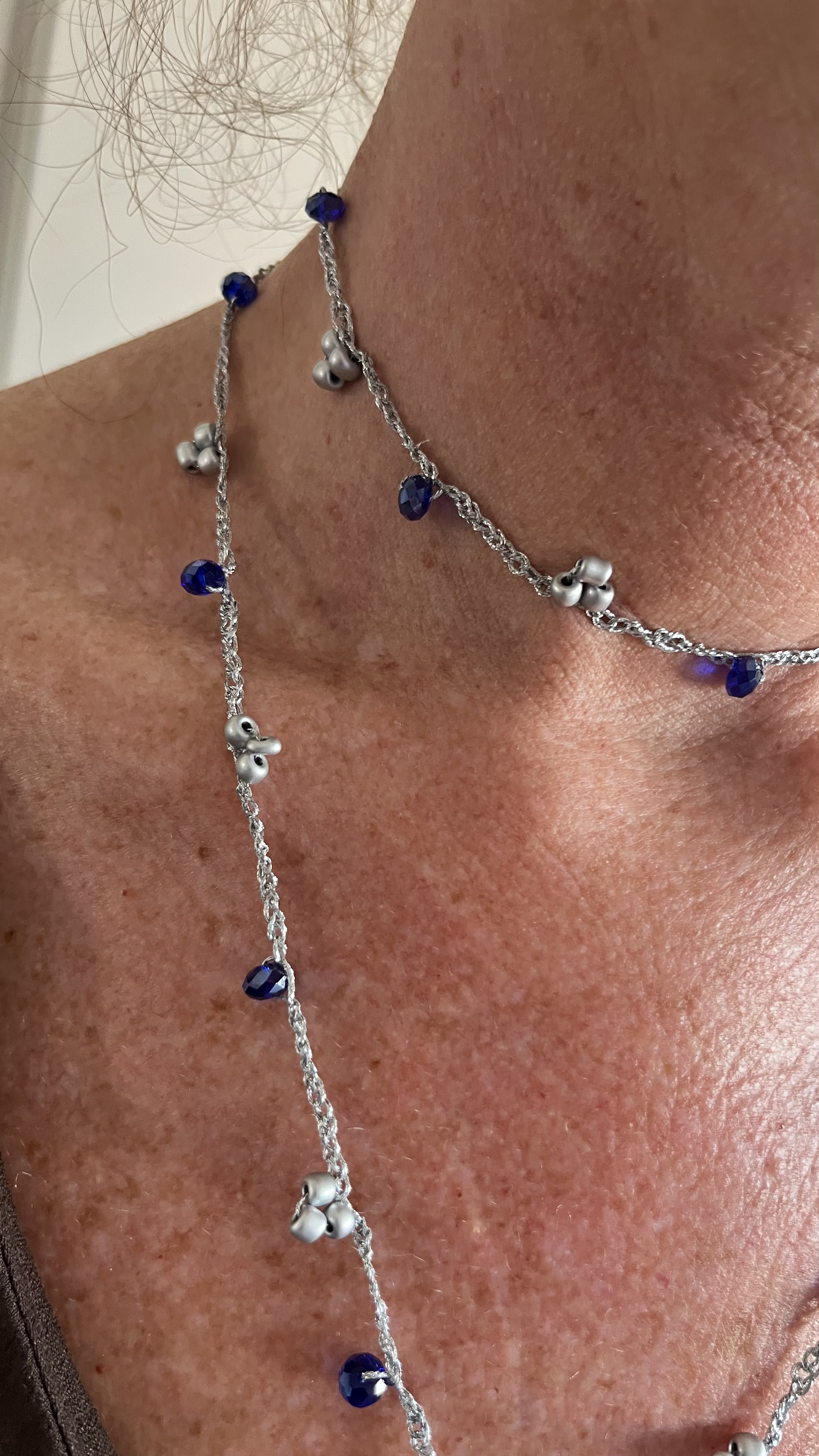 Collar Azul Perla, puesto, detalle 3