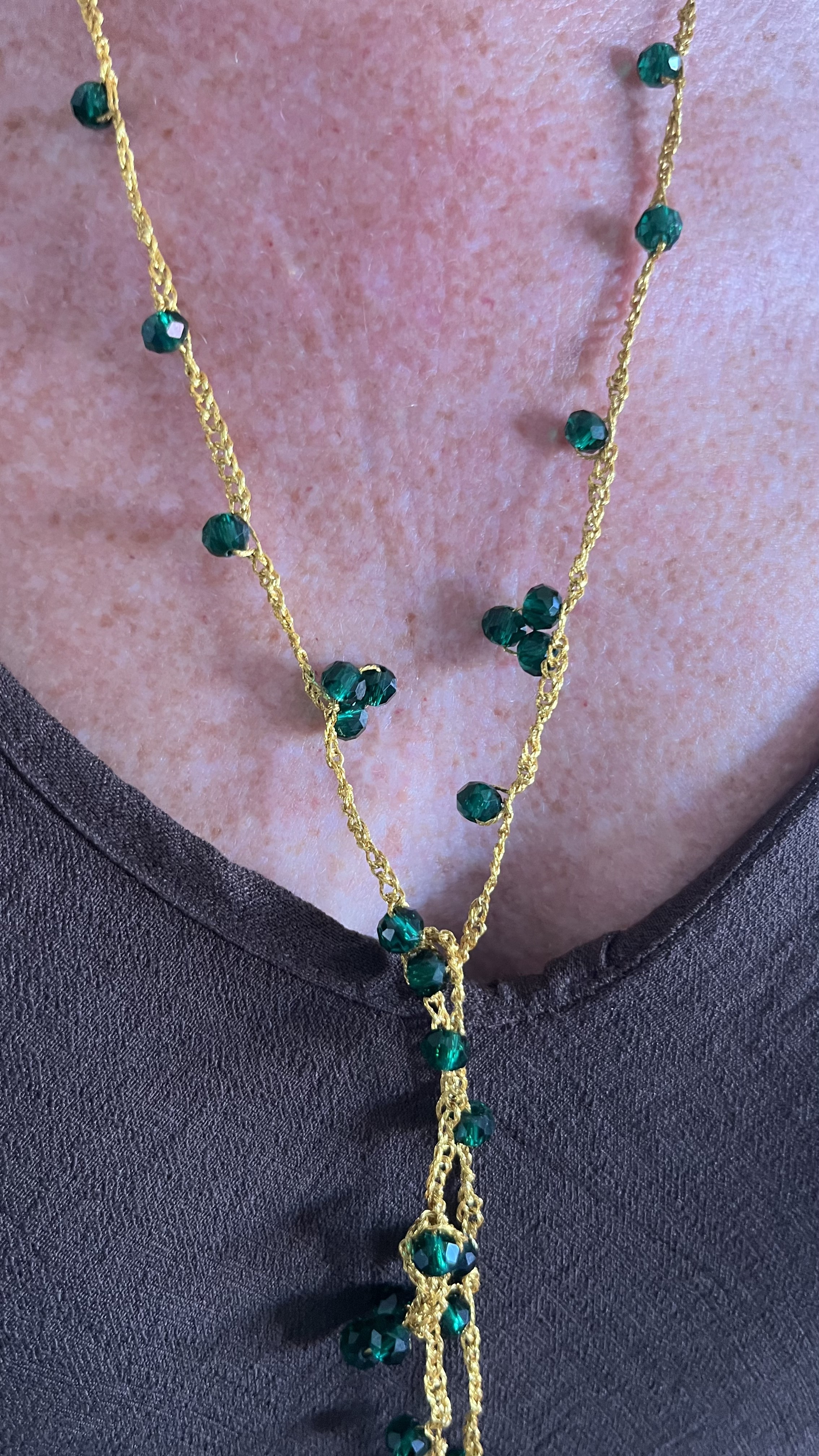 Collar Verde Esmeralda, puesto, detalle 2