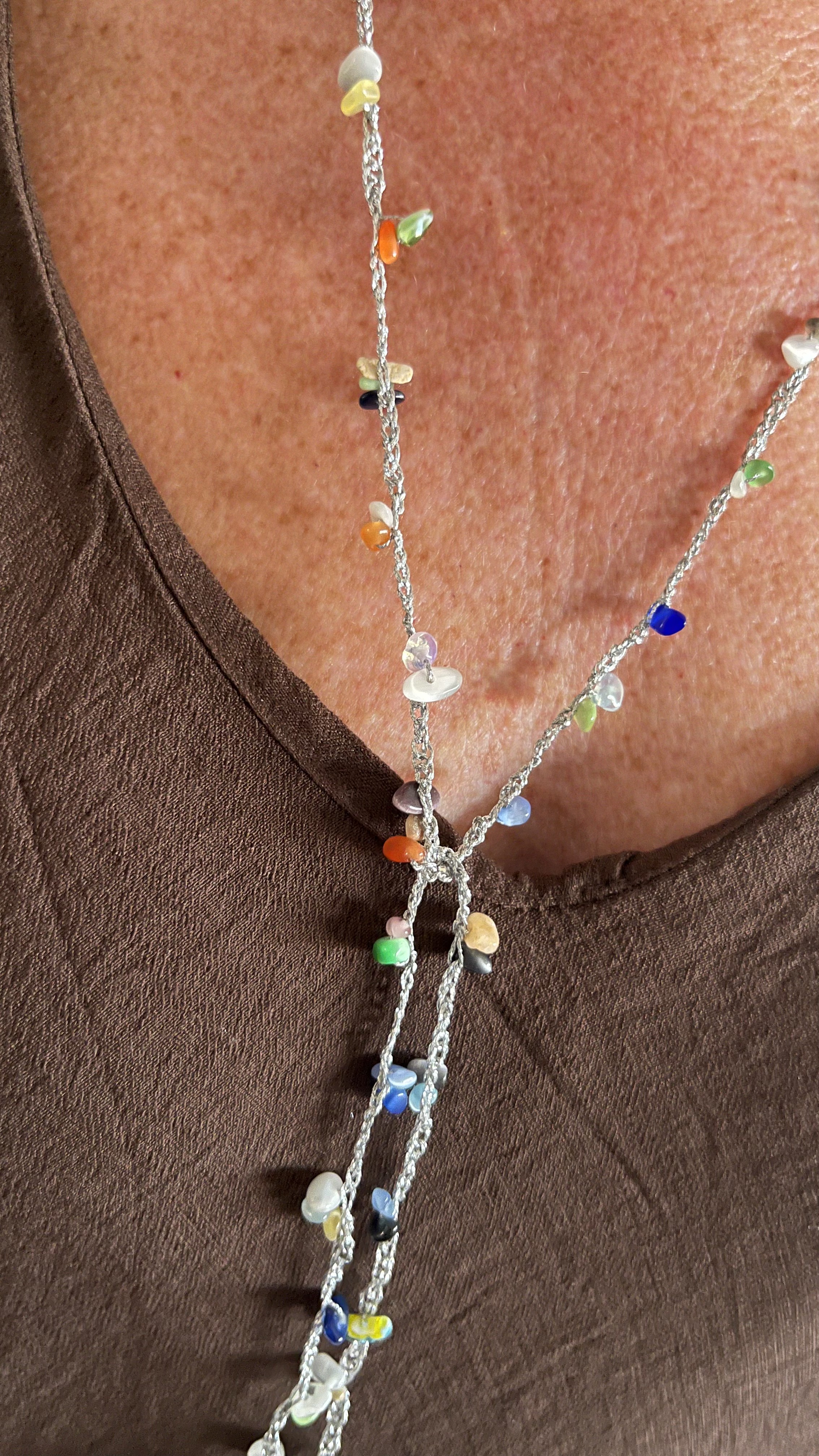 Collar Cristal Multicolor, puesto, detalle 2