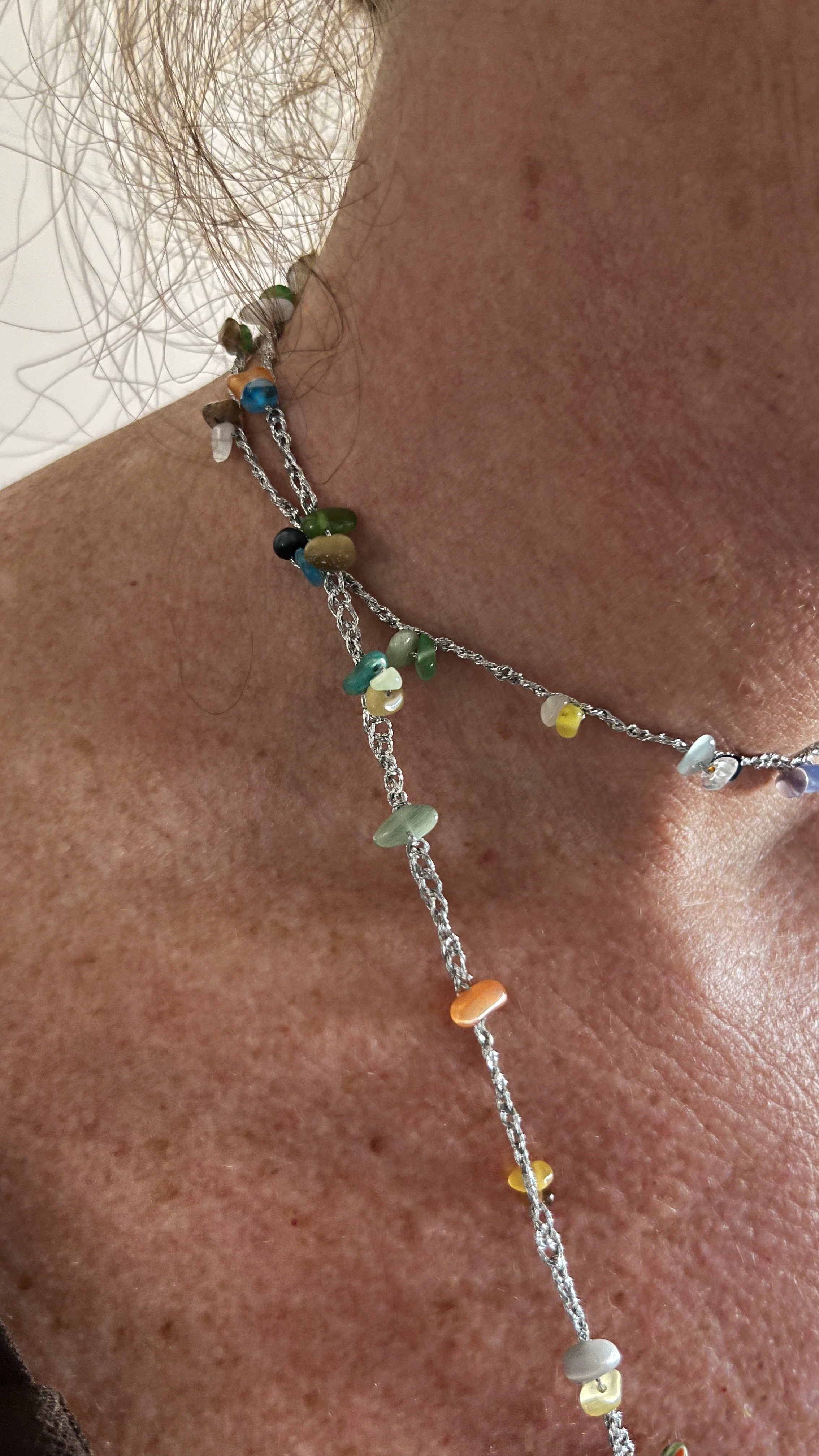 Collar Cristal Multicolor, puesto, detalle 3