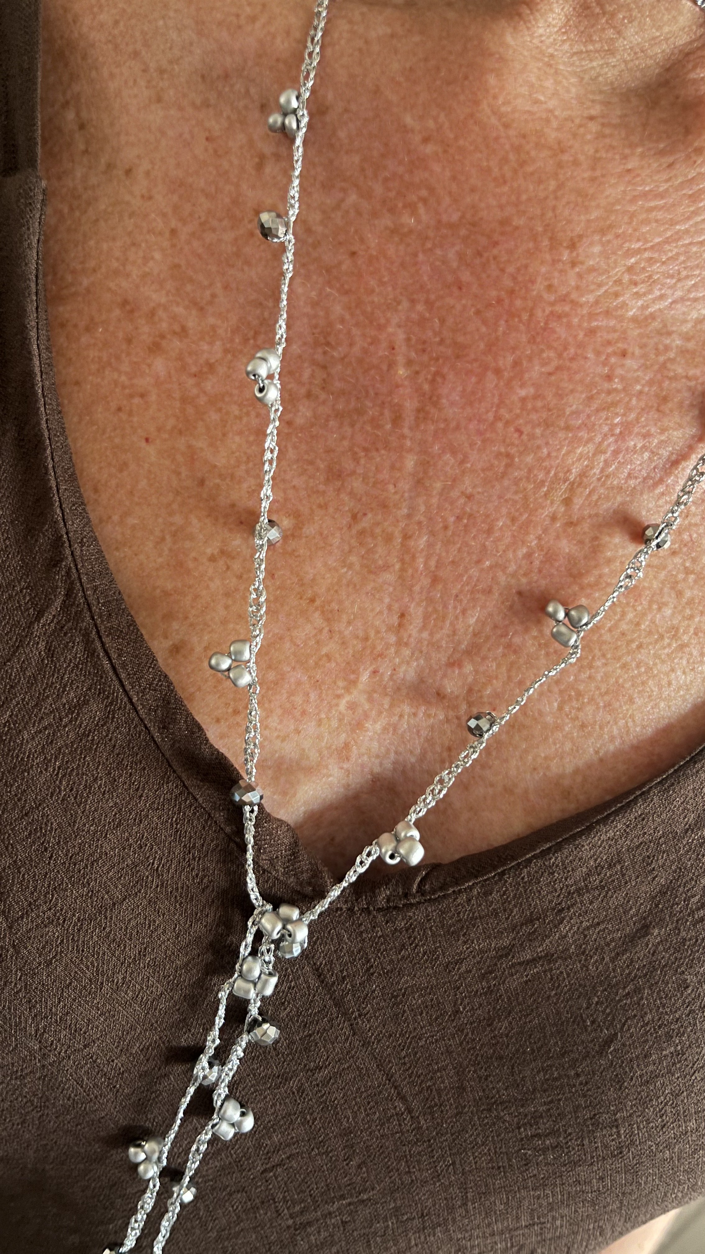 Collar Plata Nocturna, puesto, detalle 2
